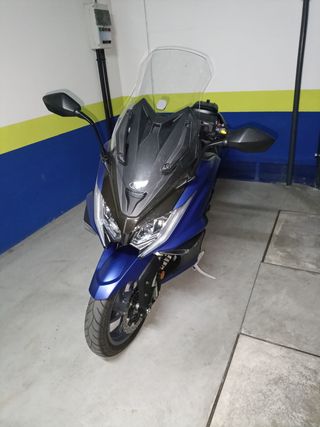 KYMCO AK550 Maxi Scooter Automática