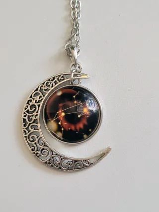 Collana costellazione Leone con luna