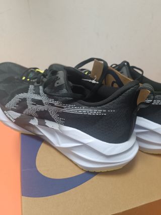 Asics Novablast 5 Scarpe da Corsa