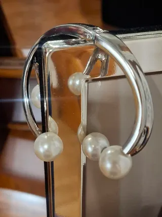 Pulsera Acero Plata Perlas Blancas. Ajustable