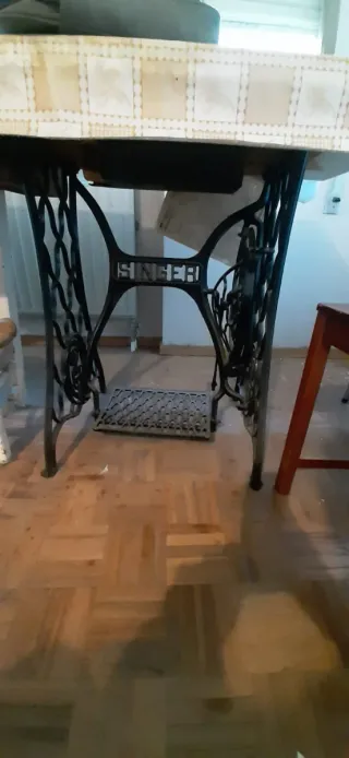 Máquina de coser Singer antigua