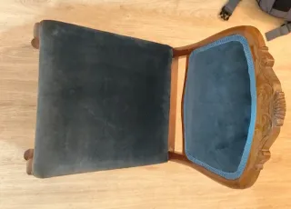 Silla de madera elegante azul y marrón