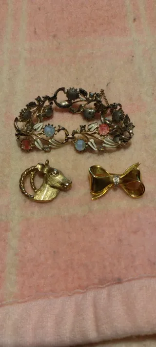 Bracciale e spille vintage