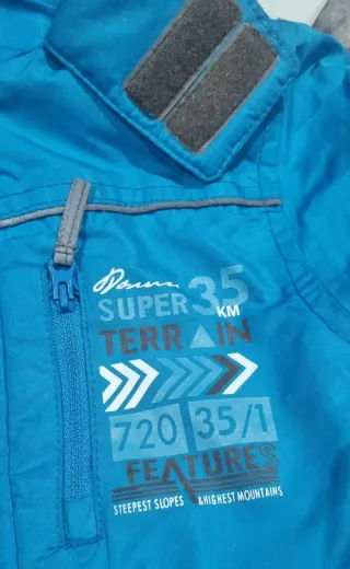 Tuta da neve azzurra taglia 4 anni