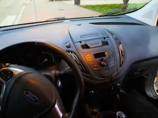 Ford E-Transit Courier 2017