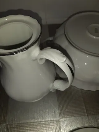 Sopera vintage de porcelana y cafetera