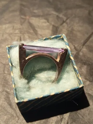 Bandejas de plata y monedas.