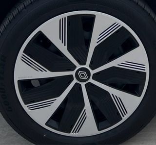 3º tapacubo y llanta renault trasero derecho