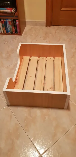 Cama para mascota de madera