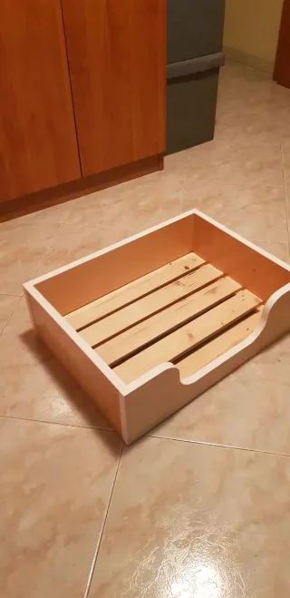 Cama para mascota de madera