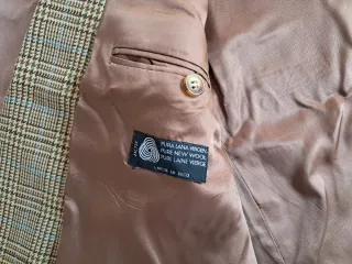 Americana de traje de caballero. Lana. Talla M.