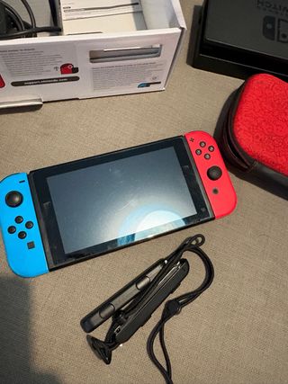 Nintendo Switch + 2 mandos + funda