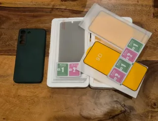 Confezione da 3 vetri temperati per Samsung S22