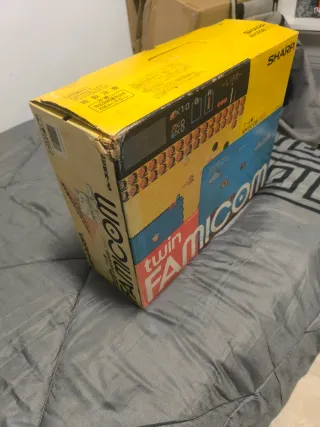 Twin Famicom Sharp AN-500B Amarillo