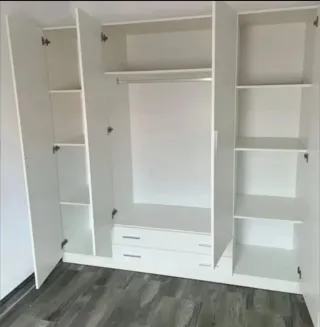 Armario blanco de madera