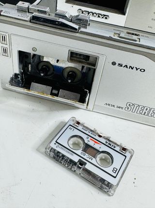 Radio Portátil Sanyo M-X66 con Reproductor de Cass