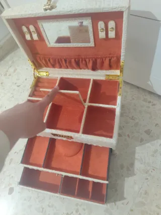 Joyero blanco y dorado vintage