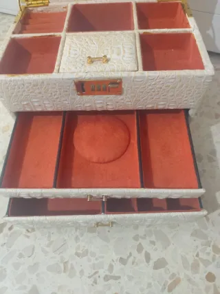 Joyero blanco y dorado vintage