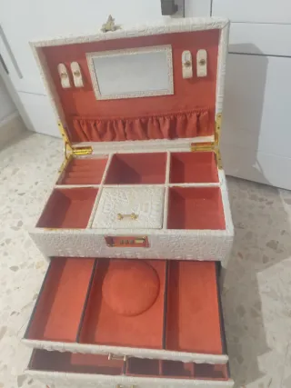 Joyero blanco y dorado vintage