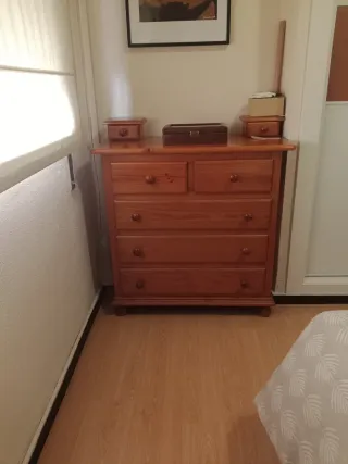 Cómoda y 2 mesitas de noche de madera