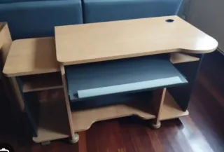 Escritorio madera con bandeja teclado