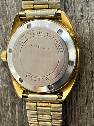 Relojes Bulova para piezas o reparar