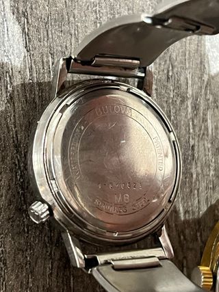 Relojes Bulova para piezas o reparar