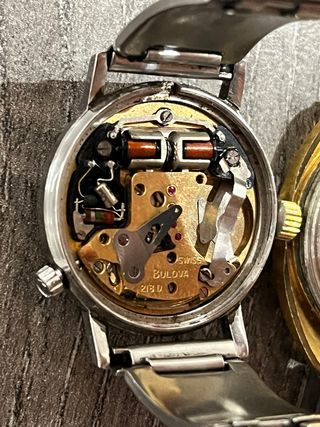 Relojes Bulova para piezas o reparar