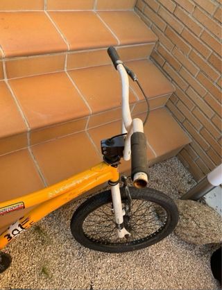 Bicicleta BMX Monty Amarilla