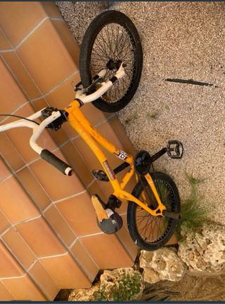 Bicicleta BMX Monty Amarilla