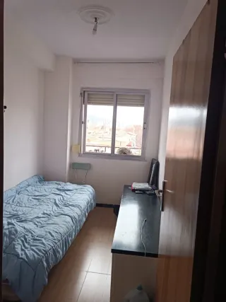 Se alquila una bonita habitación