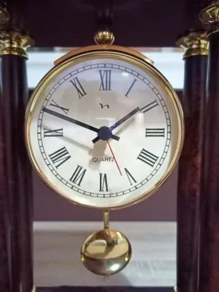 Reloj de Repisa Colonial con Péndulo