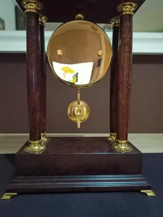 Reloj de Repisa Colonial con Péndulo