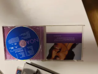 CD NOA - blue touches blue