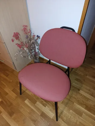 Silla Ikea rosa y negra