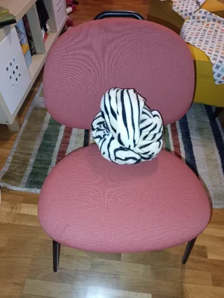 Silla Ikea rosa y negra