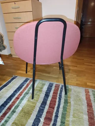 Silla Ikea rosa y negra