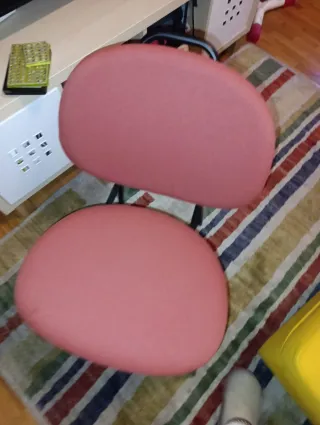 Silla Ikea rosa y negra