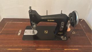 Máquina de coser Sigma antigua