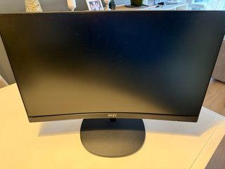 Monitor MSI 24” Curvo Negro