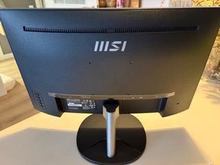 Monitor MSI 24” Curvo Negro