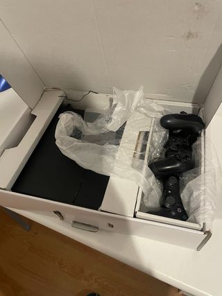 PS4 (PlayStation 4) Negra + 3 Mandos + 13 juegos