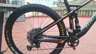 Bicicleta Megamo de carbono se entrega en perzona
