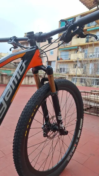 Bicicleta Megamo de carbono se entrega en perzona