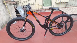 Bicicleta Megamo de carbono se entrega en perzona