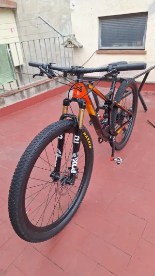 Bicicleta Megamo de carbono se entrega en perzona
