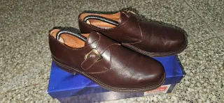 Zapatos de vestir marrones con hebilla