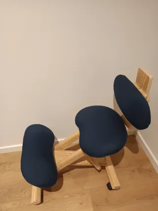 Silla ergonómica de rodillas azul