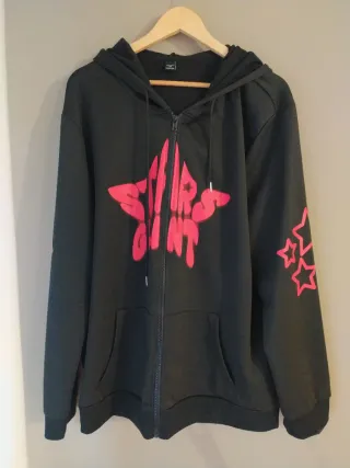 Chaqueta con estrellas rojas