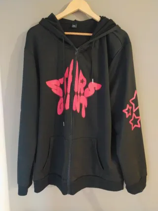 Chaqueta con estrellas rojas